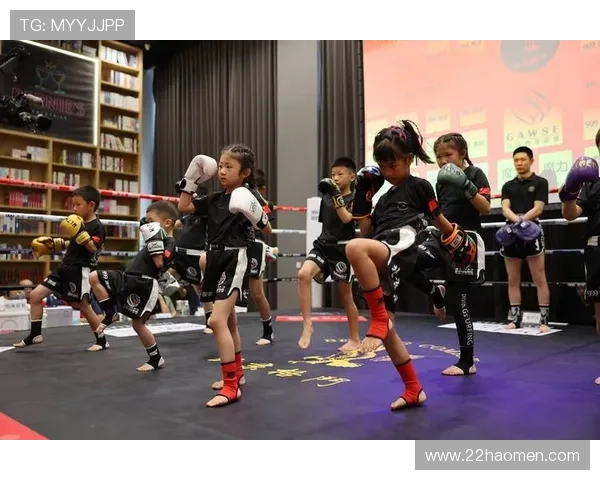 儿童搏击比赛：培养勇气与团队精神的竞技平台